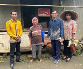 Tingkatkan Ketepatan Sasaran, Kalurahan Jatiayu Laksanakan Pemasangan Stiker Keluarga Prasejahtera